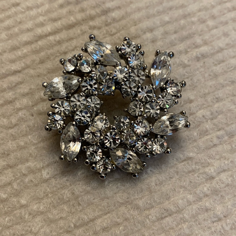 Clear jeweled vintage wreath brooch/pendant 1-1/2” diameter.